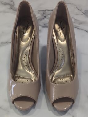 dexflex comfort Nude Patent Peep-Toe Pumps